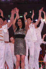 高清：体育歌后韦唯四唱全运会 振臂高呼为健儿喝彩