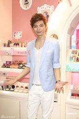 组图：辰亦儒当店长人气爆棚 好口才炒热现场气氛