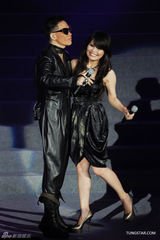 组图：苏永康台北感性开唱 周蕙与胡夏助阵