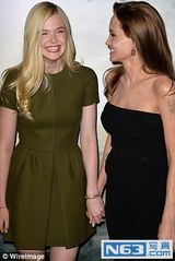 组图：朱莉黑衣宣传新片显性感 范宁秀白嫩美腿