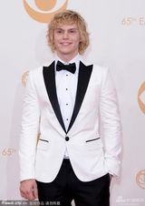 组图：艾玛-罗伯茨男友伊万-彼得斯现身