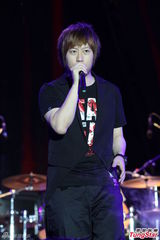 组图：五月天西岸音乐节开唱 女粉丝激动昏倒