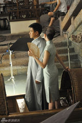 幻灯图：佟大为化身江南才俊 儒雅清新亮相