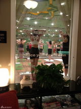 组图：杜若溪独自美体塑形 胸衣微露尽显小蛮腰