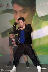 组图：林峰宣传演唱会无线众艺人捧场