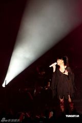 幻灯图：张惠妹成金曲奖大赢家 户外开唱心情靓