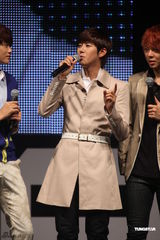 组图：韩组合ZE:A香港开唱 劲歌热舞HIGH翻全场