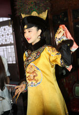 组图：《画框里的女人》范冰冰皇后造型曝光