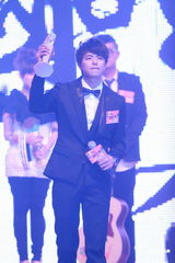 高清组图：2010新城国语力颁奖礼男歌手现场秀