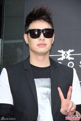 组图：黑人投资发廊开分店 潘玮柏赞生财有道