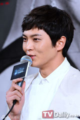 组图：崔江熙朱元宣传《7级公务员》金敏瑞带伤