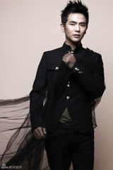 组图：张晓龙雅致大片诠释高雅品位