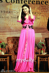 组图：《杨贵妃》釜山发布会 范冰冰粉裙抢眼