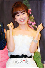 组图：柳素英等出席新剧《我们家的女人》发布会