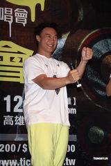 组图：陈奕迅台北签票遭台风搅局 演唱会曲目歌迷选