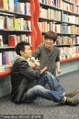 幻灯：《一页台北》主角玩浪漫 书店登对跳摇摆舞