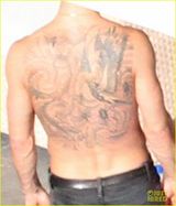 组图：安妮斯顿桃红比基尼晒日光浴 四仰八叉露私处不雅