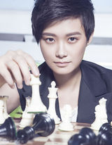 组图：李宇春化身特工拍时尚剧情大片