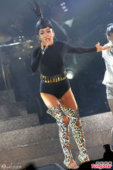 组图：吉克隽逸开唱 好声音导师学员齐捧场