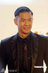 幻灯图集：王菲再现招牌烟熏妆 刘嘉玲黄色唐装雷人