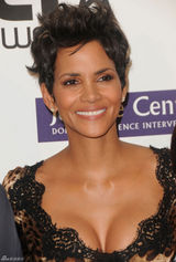 高清组图：哈利-贝瑞性感豹纹礼服亮相秀身材