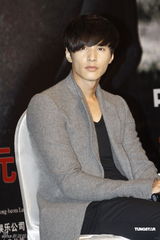 组图：元斌宣传《孤胆特工》 将行程安排给影迷