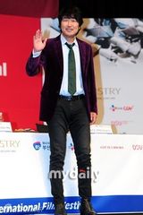 组图：宋康昊奉俊昊釜山宣传《雪国列车》