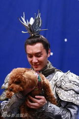 幻灯图：冯绍峰版二郎神如古惑仔 和悟空惺惺相惜