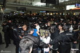 组图：Super Junior赴港三百粉丝接机人气旺