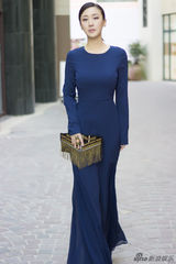 组图：石琳蓝色长裙优雅街拍