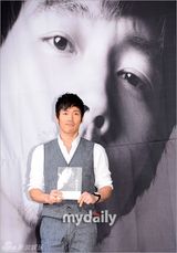 组图：韩星张赫出自传《热血男儿》 出席宣传