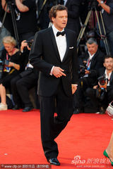 组图：《锅匠》首映 科林费斯加里奥德曼携妻亮相