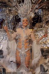 组图：群岛女王竞选佳丽盛装表演