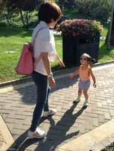 组图：齐秦小24岁娇妻曝光 2岁女儿粉嫩可爱