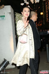 组图：梁朝伟刘嘉玲挽手出席张震婚礼秀恩爱