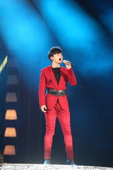 组图：湖南卫视春晚 刘欢压轴龚琳娜神曲再现