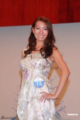 组图：20位亚姐性感亮相秀美腿 否认被逼剃毛