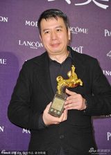 组图：金马后台章子怡吻奖杯 蔡明亮李康生合体