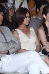 组图：杨丞琳出席新戏首映会 “醉”爱张孝全