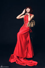 组图：阿悄新写真曝光 红裙艳丽惹人怜