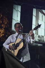 幻灯图集：纵贯线上海开唱 李宗盛想再谈恋爱