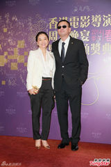 组图：章子怡火红包身裙挽手梁朝伟 宗师夺4奖