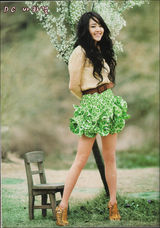 组图：文根英性感清纯集一身 繁花簇拥娇嫩可人