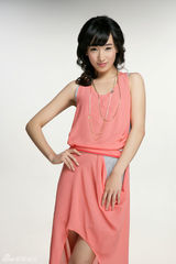 组图：李艳温婉写真展知性气质