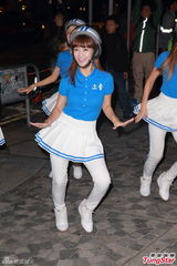 组图：Crayon Pop戴头盔现身握手会 大跳热舞