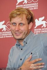 组图：《阿洛伊斯纳贝尔》发布会 编剧带小宝贝抢镜