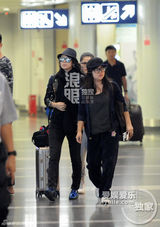 组图：章子怡潮装离京 疑默许司机对偷拍动粗