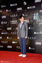 组图：国民大叔吴秀波雅痞范助阵首映会