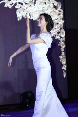 组图：林志玲出席代言活动 起舞助兴似仙女下凡