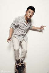 组图：黄海波简约大片彰显绅士风尚